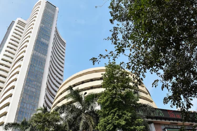 बिकवाली के दबाव से शेयर बाजार में चौथे दिन गिरावट, सेंसेक्स-निफ्टी टूटे