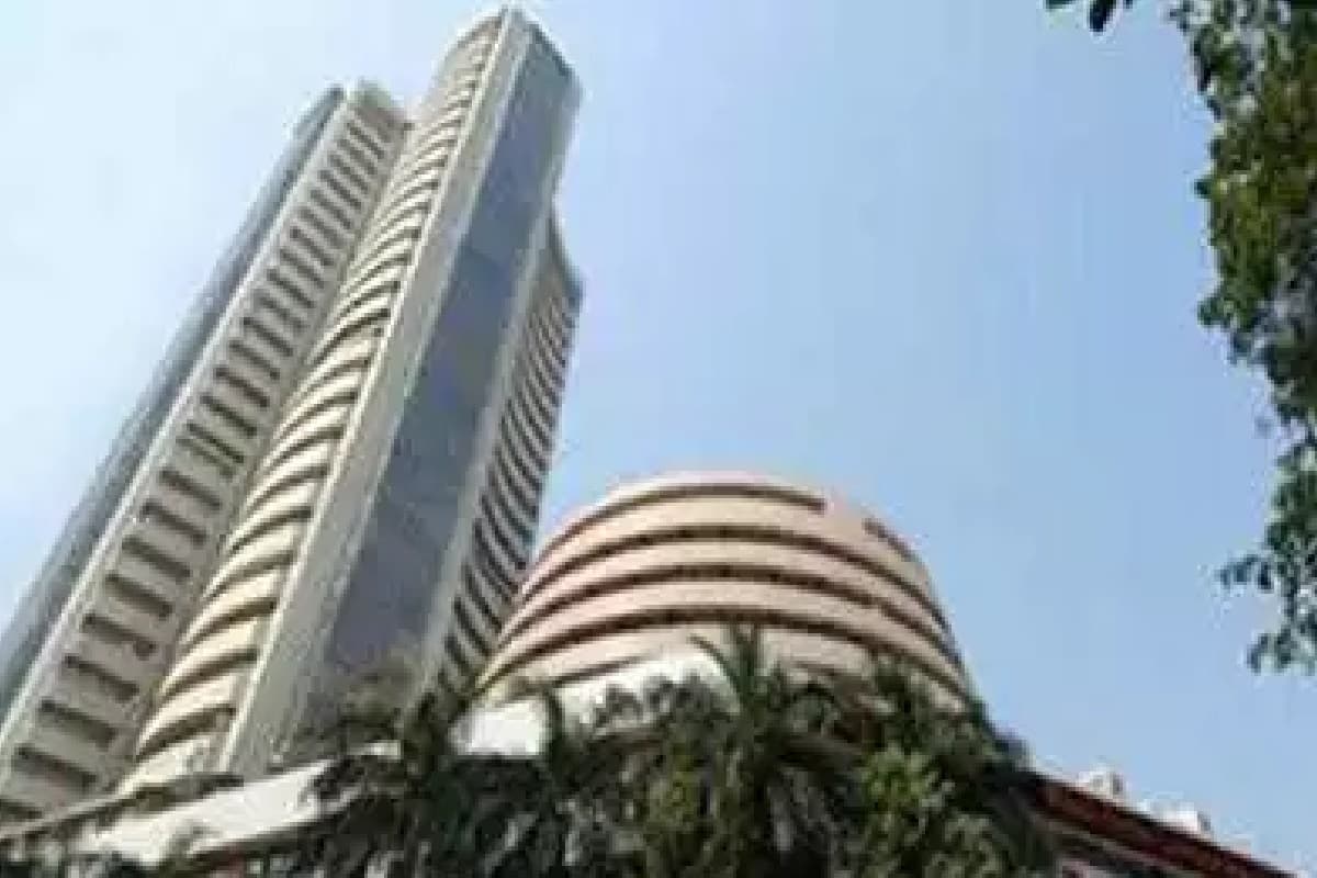 दिवाली ट्रेडिंग से पहले शेयर बाजार में भारी गिरावट, सेंसेक्स लगाया 426.85 अंकों का गोता