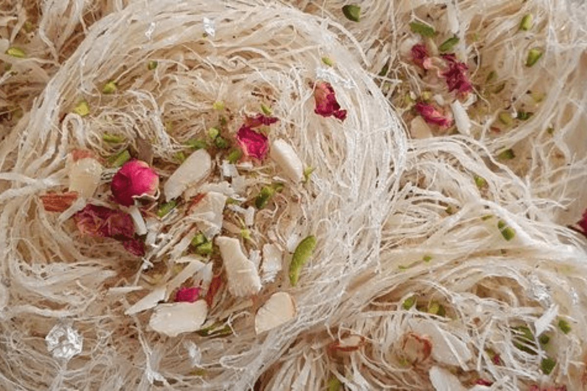 Diwali Special Sutarfeni Recipe: दिवाली में बढ़ जाती है इस मिठाई की डिमांड, बेहद आसान है इसकी रेसिपी