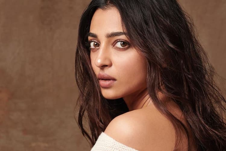 Radhika Apte Networth: ओटीटी प्लेटफॉर्म की क्वीन हैं अक्षय कुमार की ये हीरोइन, 1 फिल्म का चार्ज करती हैं करोड़ो रुपए
