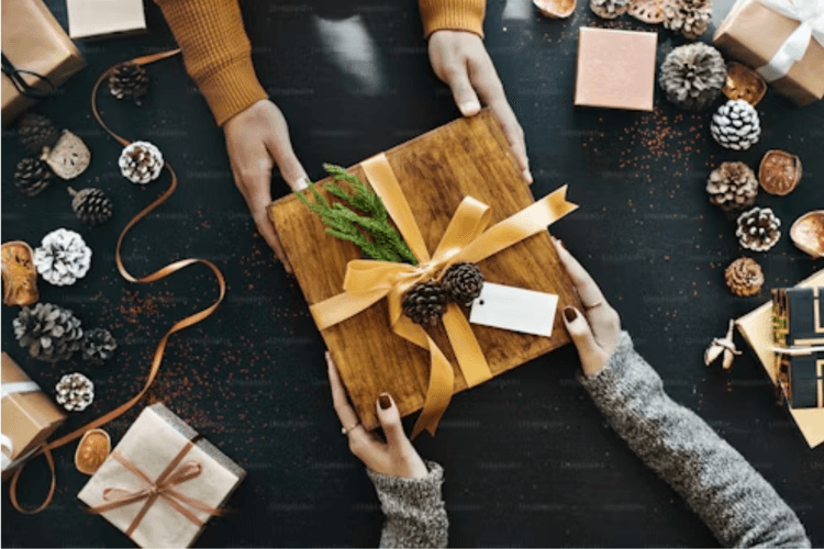 Diwali Gift Ideas: दिवाली पर दोस्तों के लिए बेहतरीन गिफ्ट आइडियाज