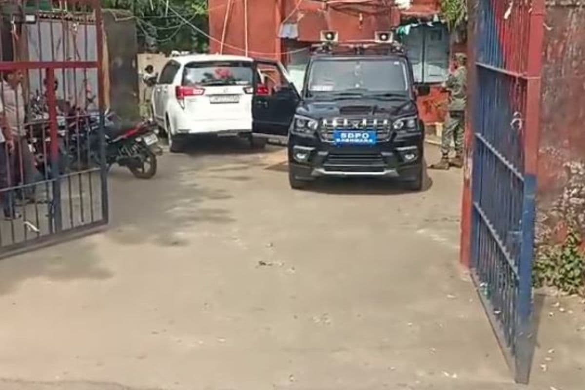 झारखंड चुनाव में क्या चल रहा है? धनबाद-बोकारो सीमा पर कार में मिले 72 लाख रुपये झारखंड चुनाव में क्या चल रहा है? धनबाद-बोकारो सीमा पर कार में मिले 72 लाख रुपये