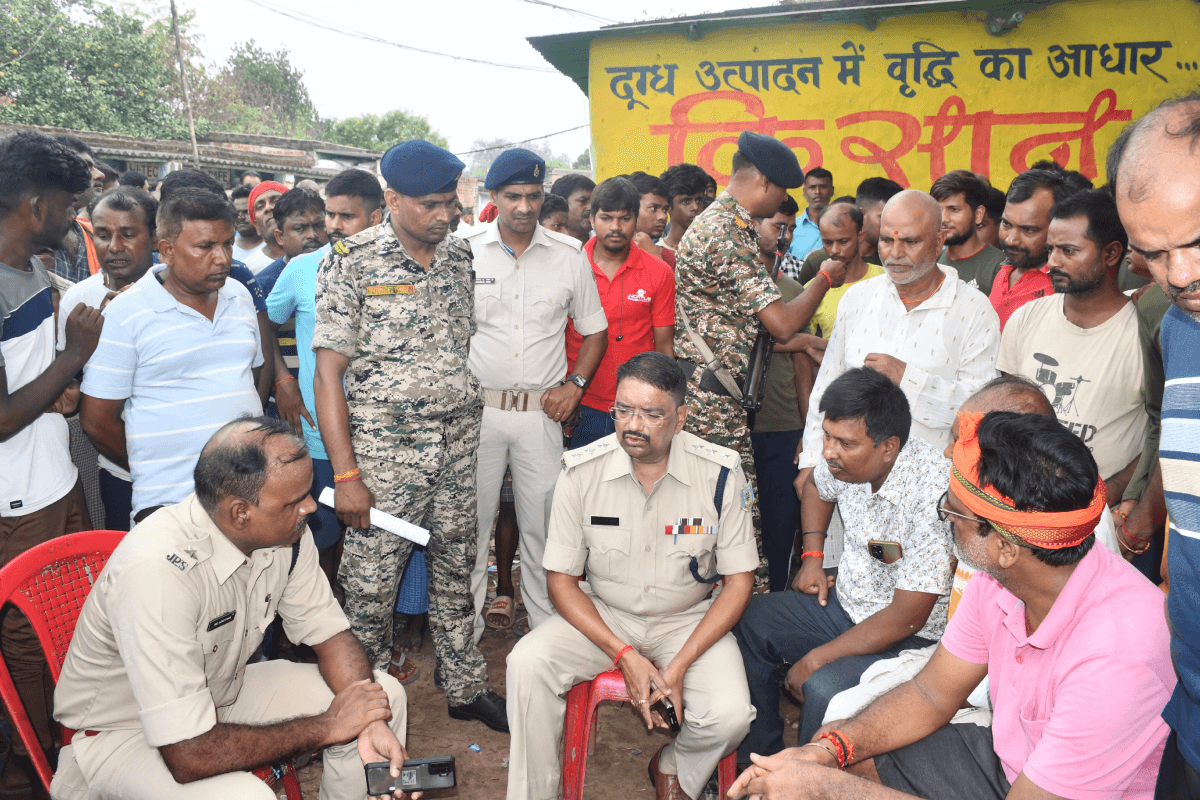 Bokaro Crime News: छोटी से बात में हुआ बहस, फिर चला चाकू, आक्रोशित लोगों ने बंद की दुकान Bokaro Crime News: छोटी से बात में हुआ बहस, फिर चला चाकू, आक्रोशित लोगों ने बंद की दुकान