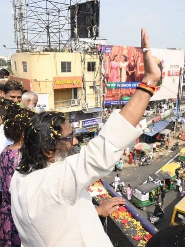 कांटाटोली फ्लाईओवर उद्घाटन के बाद सीएम हेमंत सोरेन ने खुद चलाई गाड़ी, कल्पना सोरेन भी रहीं मौजूद