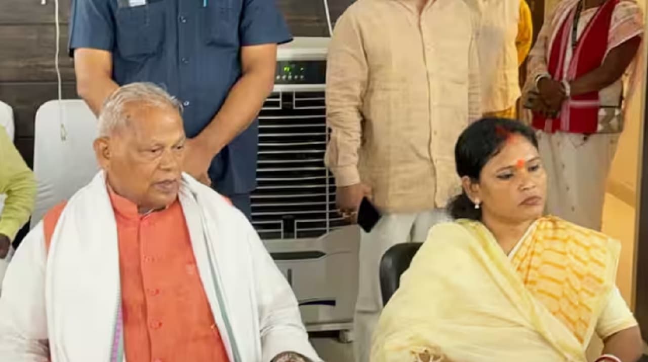 Bihar By-Elections: इमामगंज से दीपा मांझी भरा भर्चा, बहू के साथ पहुंचे केंद्रीय मंत्री