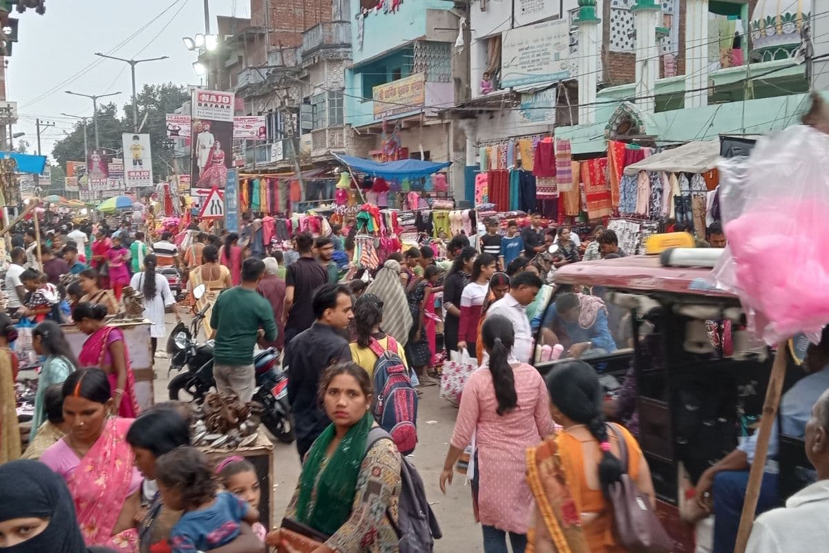Diwali 2024: मुजफ्फरपुर के बाजारों में छाया उत्साह, 80 लाख रुपये की पूजन सामग्री बिकी
