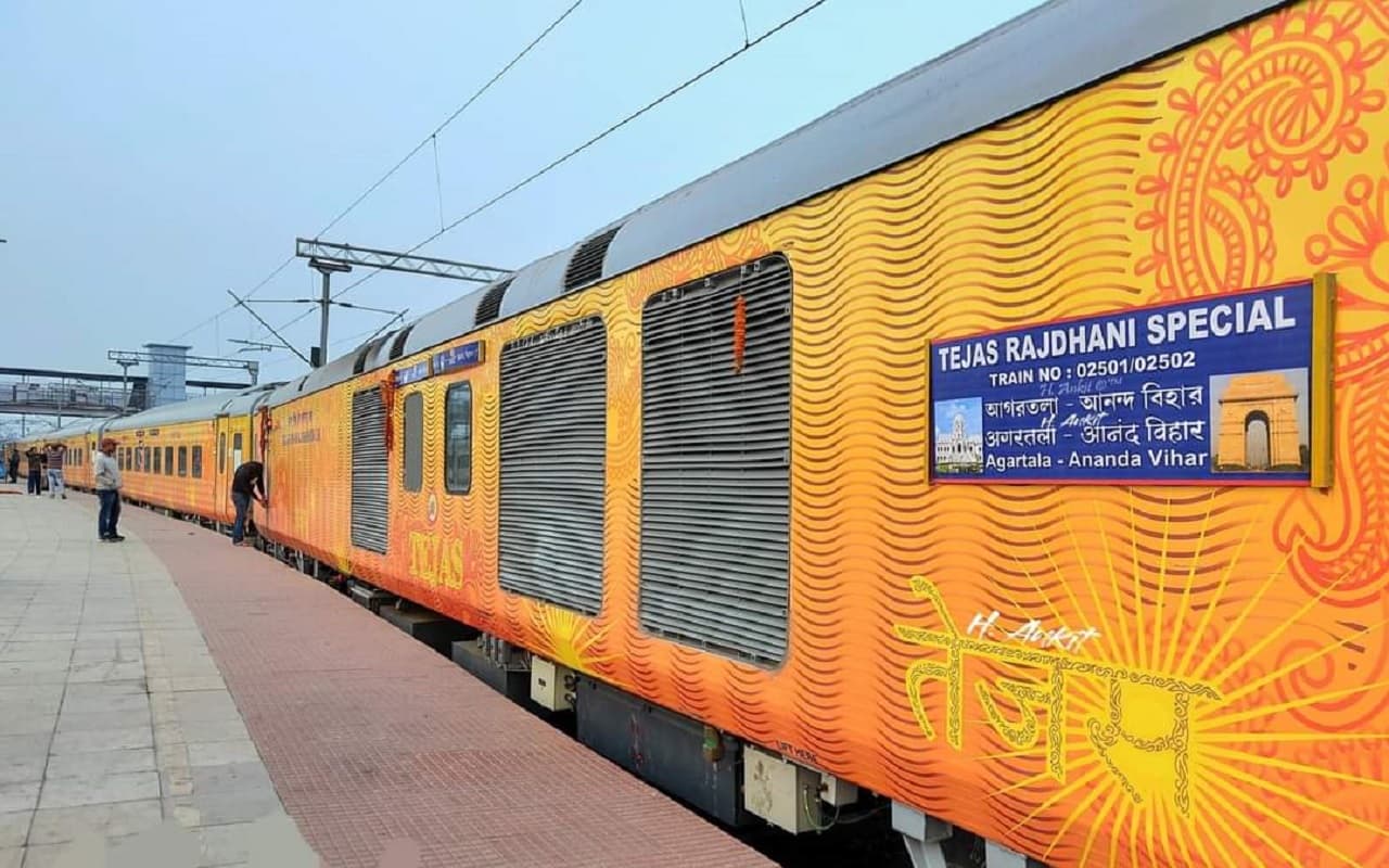 Bihar News: टिकट चेक करने वाले अधिकारी का ही कटा फाइन, राजधानी में बेटिकट सफर करना पड़ा महंगा