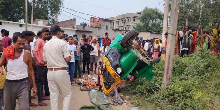 Bihar: रोहतास में ऑटो पलटने से बुजुर्ग की मौत, सहरसा में सड़क हादसे की चपेट में आयी महिला की मौत
