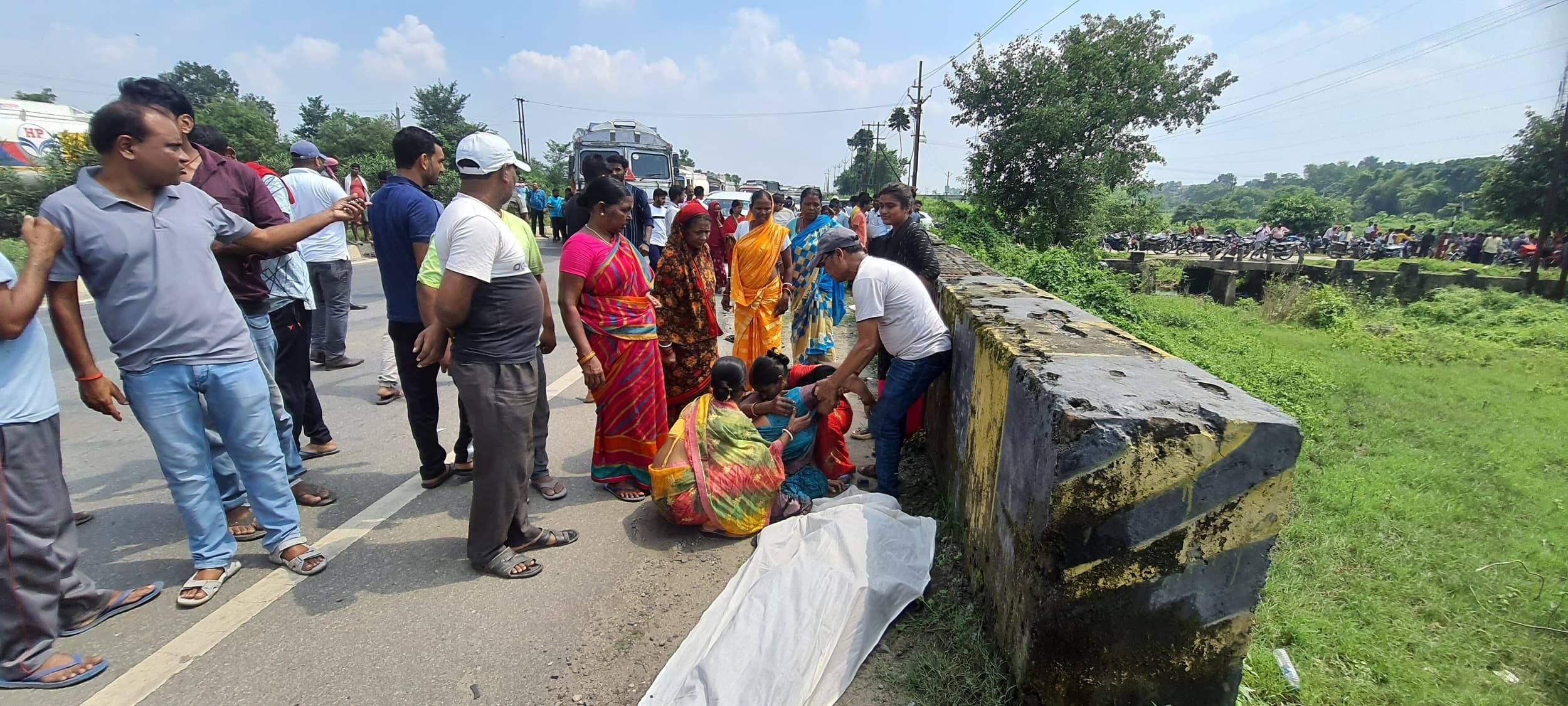 Bokaro News: बेकाबू कार की टक्कर से बाइक सवार दो युवकों की मौत, रोड जाम