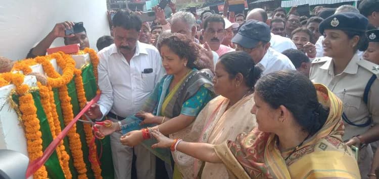 Giridih News: छह करोड़ की से होगी बेंगाबाद-लुप्पी पथ की मरम्मत, रखी गयी आधारशिला