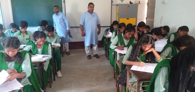 करमाटांड़ के चार विद्यालयों में हुई एसए-वन की परीक्षा