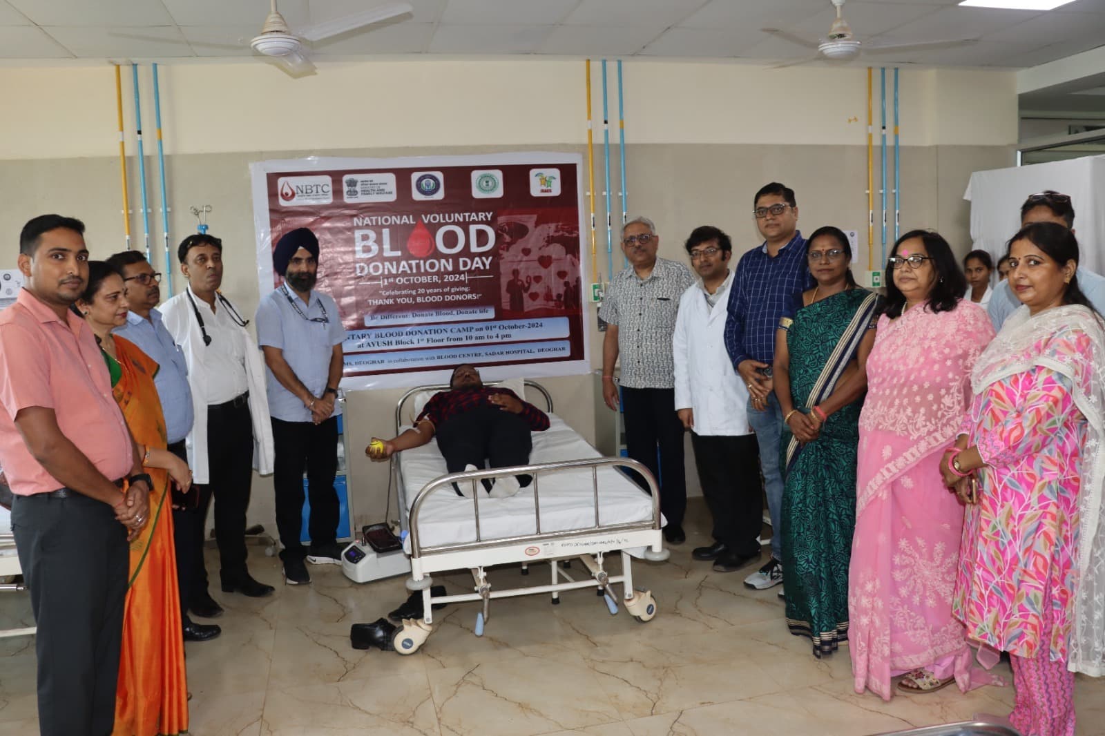 राष्ट्रीय स्वैक्षिक रक्तदान दिवस पर एम्स में लगा शिविर, 35 यूनिट रक्त किया दान