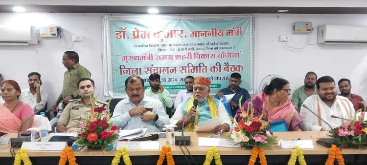 प्राथमिकता के आधार पर शहरी क्षेत्र में निर्माण कार्याें को कराएं पूरा : प्रेम कुमार