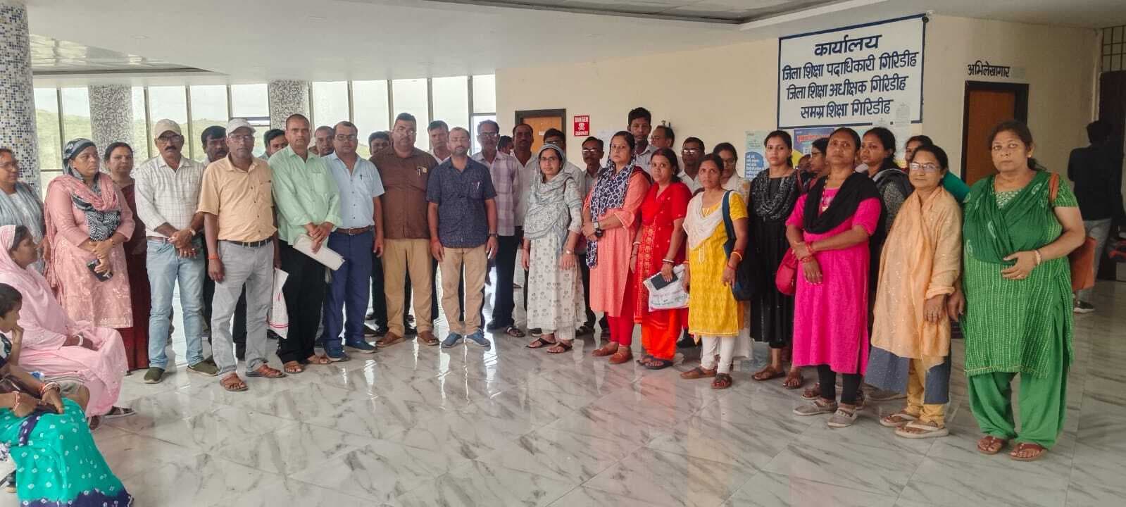 Giridih News: अंतर जिला स्थानांतरण के बाद भी विरमित नहीं किये जाने से शिक्षक परेशान