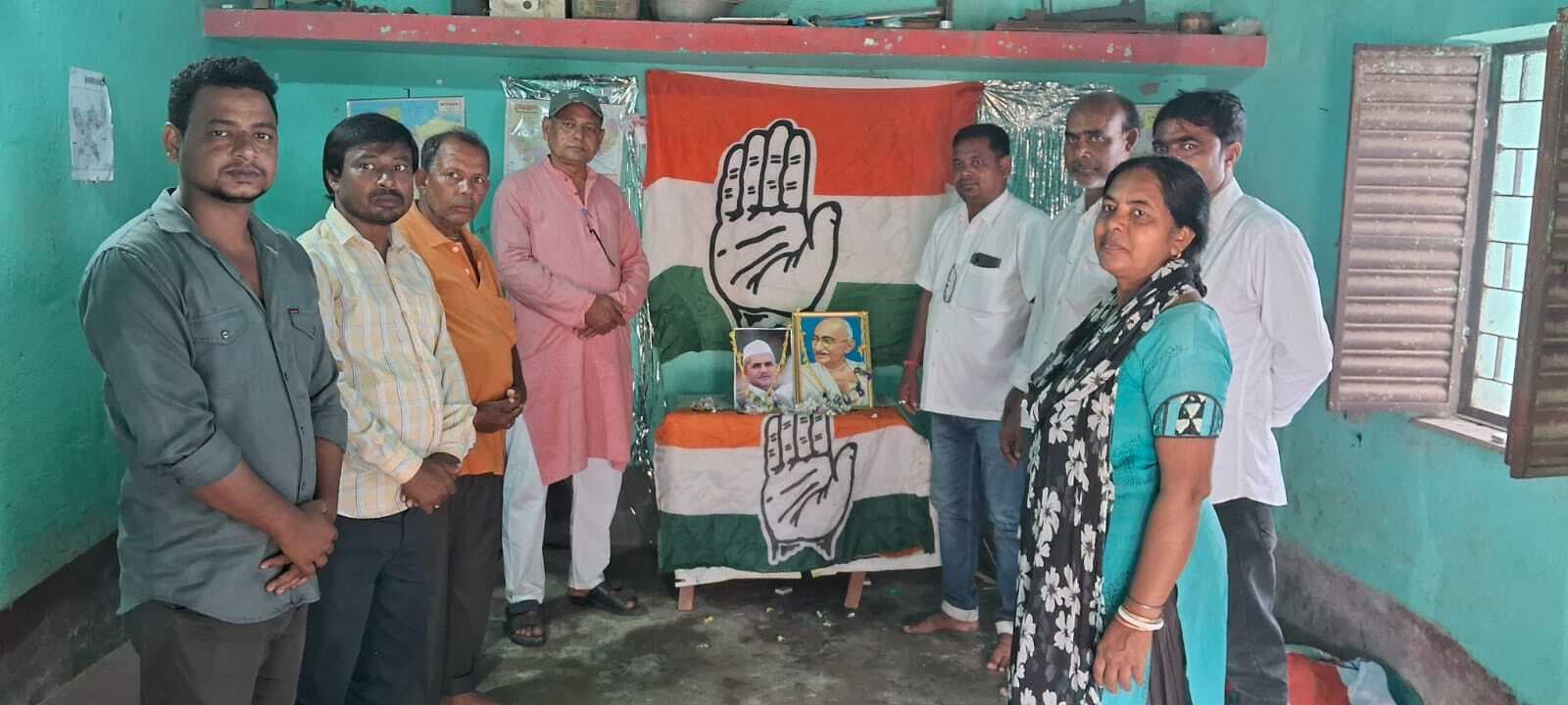 कांग्रेसियों जयंती पर गांधी व शास्त्री को किया नमन