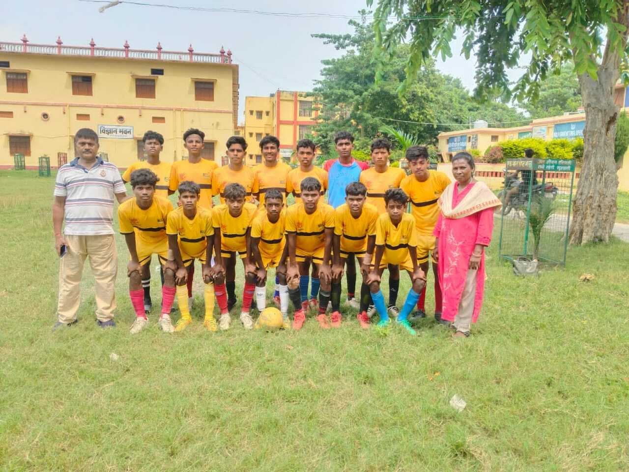 पेनल्टी शूट आउट में यूएचएस तालगाछ गया की टीम को हराया