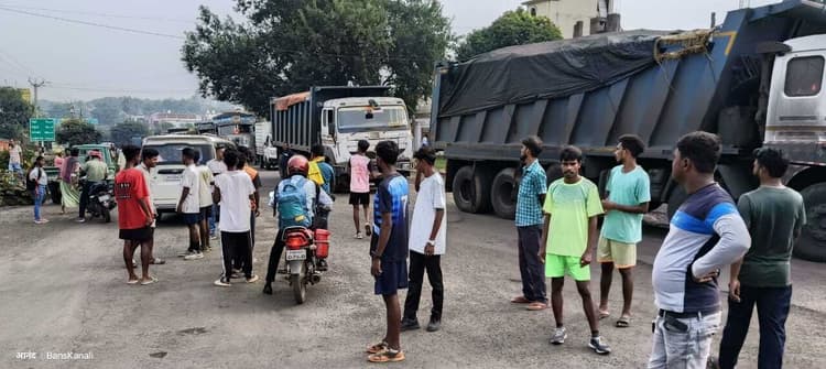 प्रमुख : छात्रों ने किया चक्का जाम, दस घंटे तक आवागमन ठप