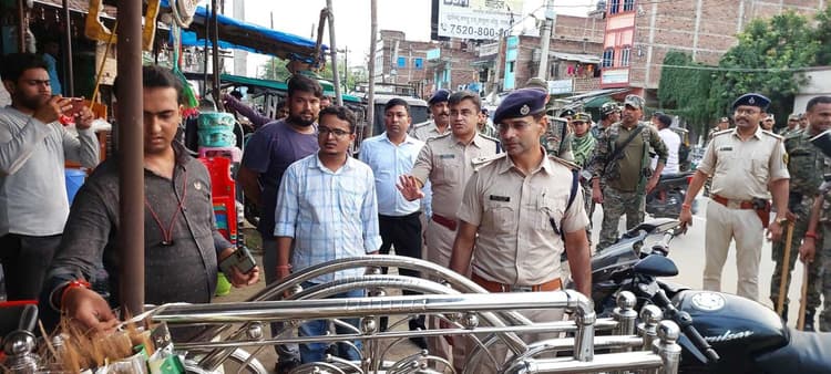 अतिक्रमण पर चला प्रशासन का डंडा, रेल पुल के नीचे परिसर हुआ खाली