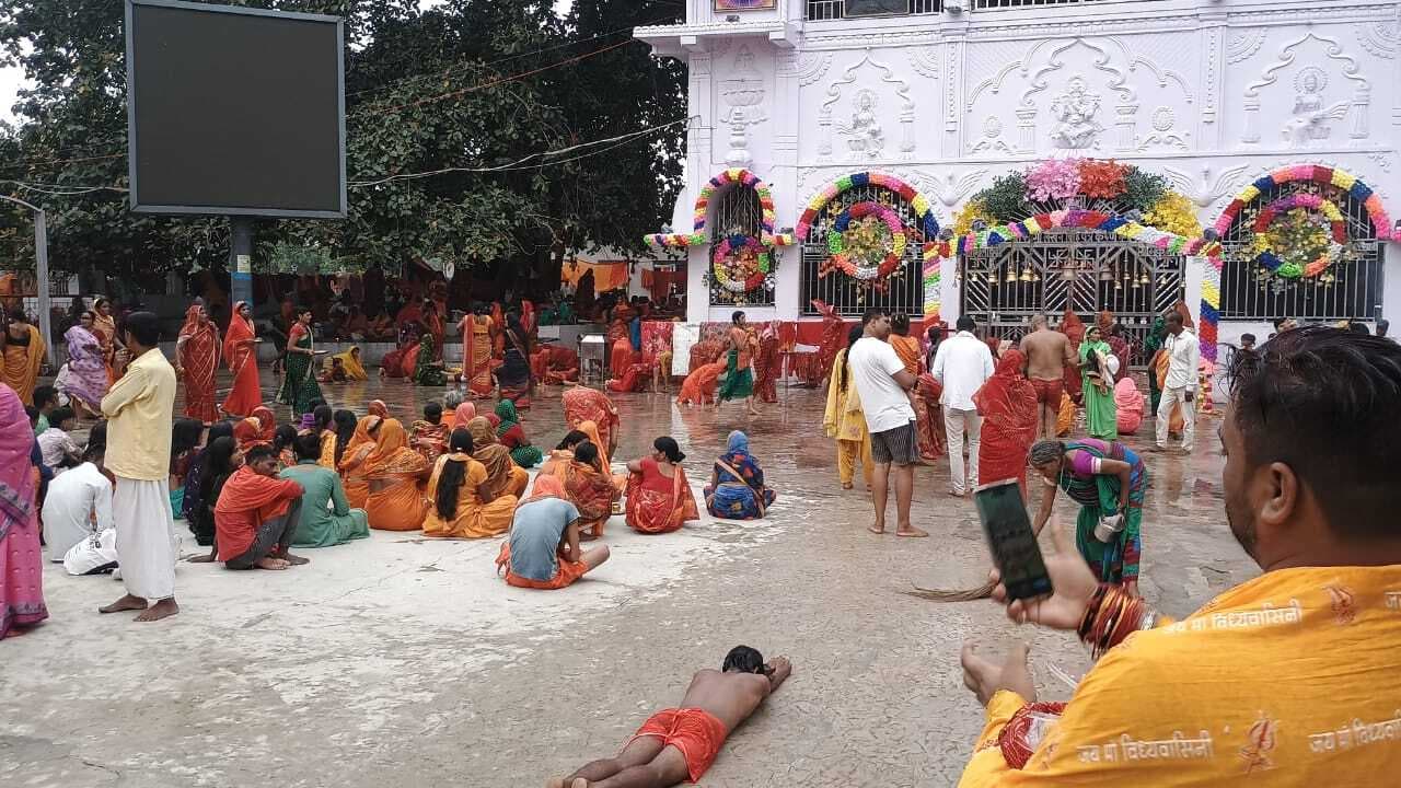 Jamui News : मां नेतुला मंदिर में उमड़ी श्रद्धालुओं की भीड़, नवरात्र के नौ दिनों तक निराहार रह कर कष्टी देते है हजारों श्रद्धालु