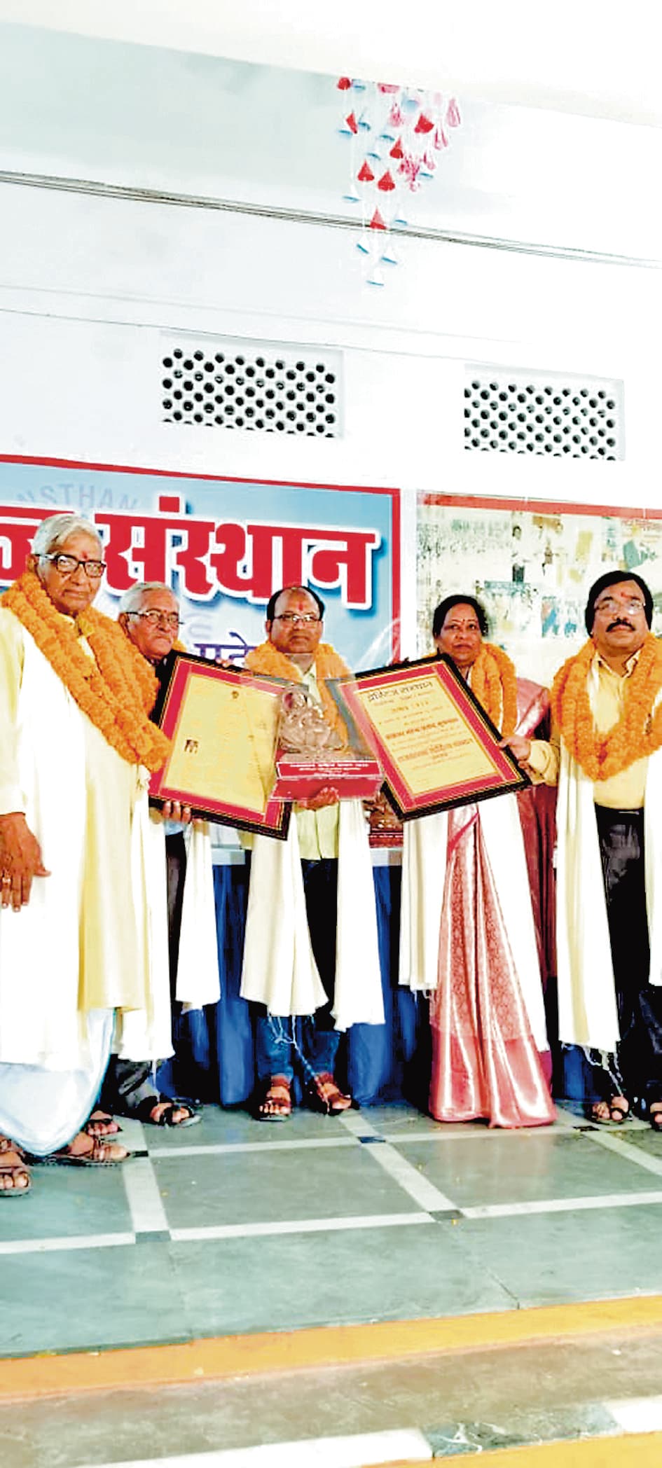 डॉ कुशवाहा को बाल साहित्य में श्रेष्ठ सृजन कर्म के लिए मिला राजवल्लभ साहित्य सम्मान