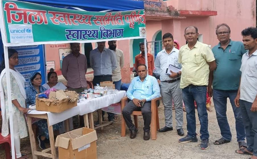 सीएस ने बाढ़ग्रस्त प्रखंडों के स्वास्थ्य केंद्रों का किया निरीक्षण