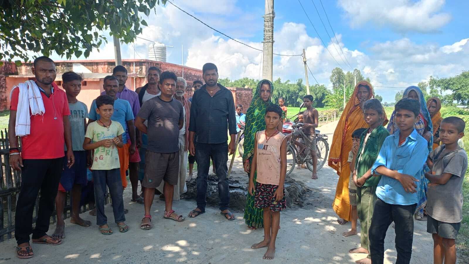 शिक्षिका ने की बच्चों की पिटाई, अभिभावक आक्रोशित