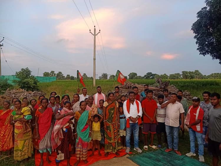 पूर्व जिप अध्यक्ष ने नवाडीह में चलाया जनसंपर्क अभियान