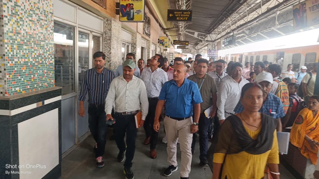 मधुपुर स्टेशन के विकास व रेल यात्रियों की सुविधा के लिए 46 करोड़ स्वीकृत : डीआरएम