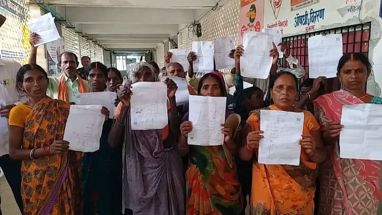 अनुमंडल अस्पताल में दवा काउंटर बंद करने पर मरीजों का हंगामा