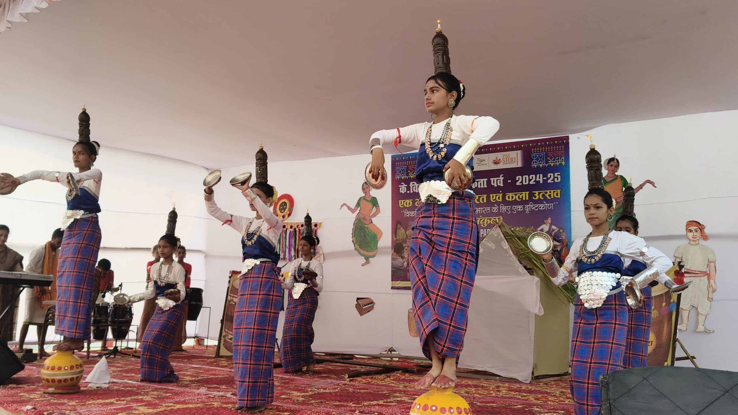 विद्यार्थी प्रतियोगिता की जगह अपनी प्रतिभा के प्रदर्शन पर फोकस करें