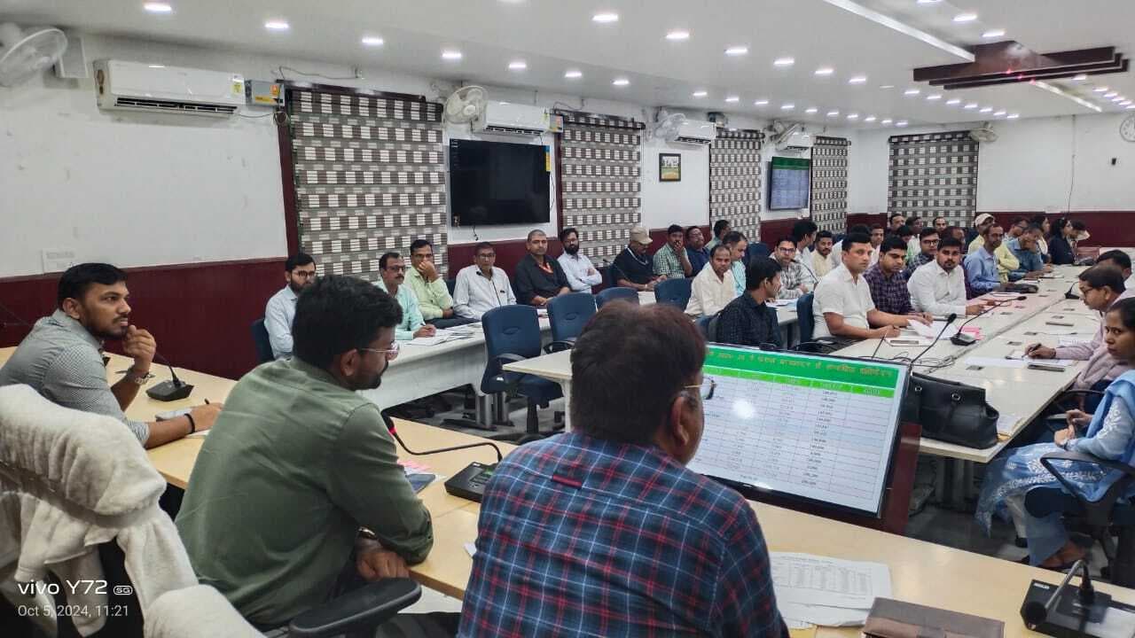 डीएम ने की कृषि, आपूर्ति सहित अन्य मामलों की समीक्षा