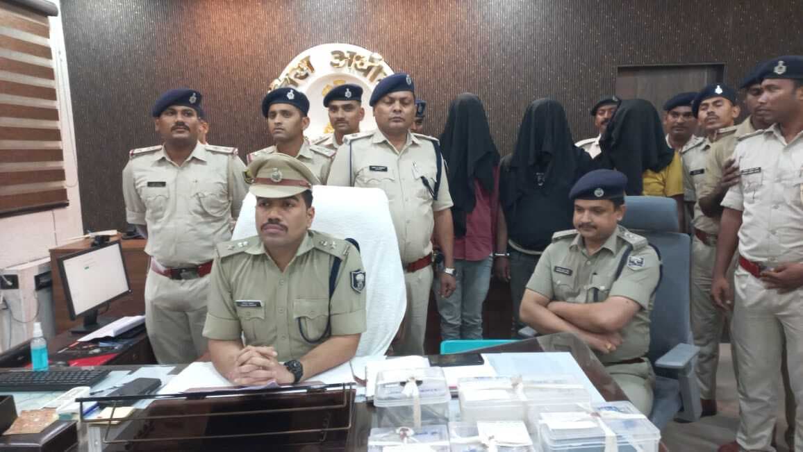 फाइनेंस कंपनी के मैनेजर को गोली मारकर आठ लाख की लूट मामले में पुलिस ने 48 घंटे में किया उदभेदन, तीन आरोपित गिरफ्तार