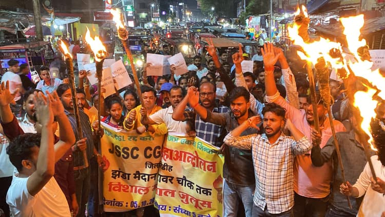 Giridih News: जेएससीसी सीजीएल परीक्षा में धांधली को ले सीबीआइ जांच की मांग, फूंका मुख्यमंत्री का पुतला