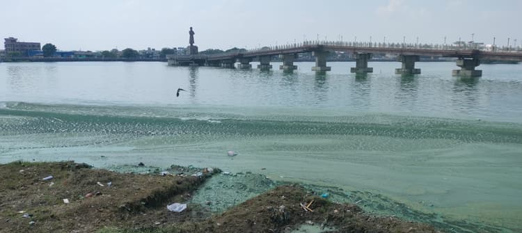 Ranchi news : बड़ा तालाब के पानी से फिर आने लगी बदबू, लोग परेशान