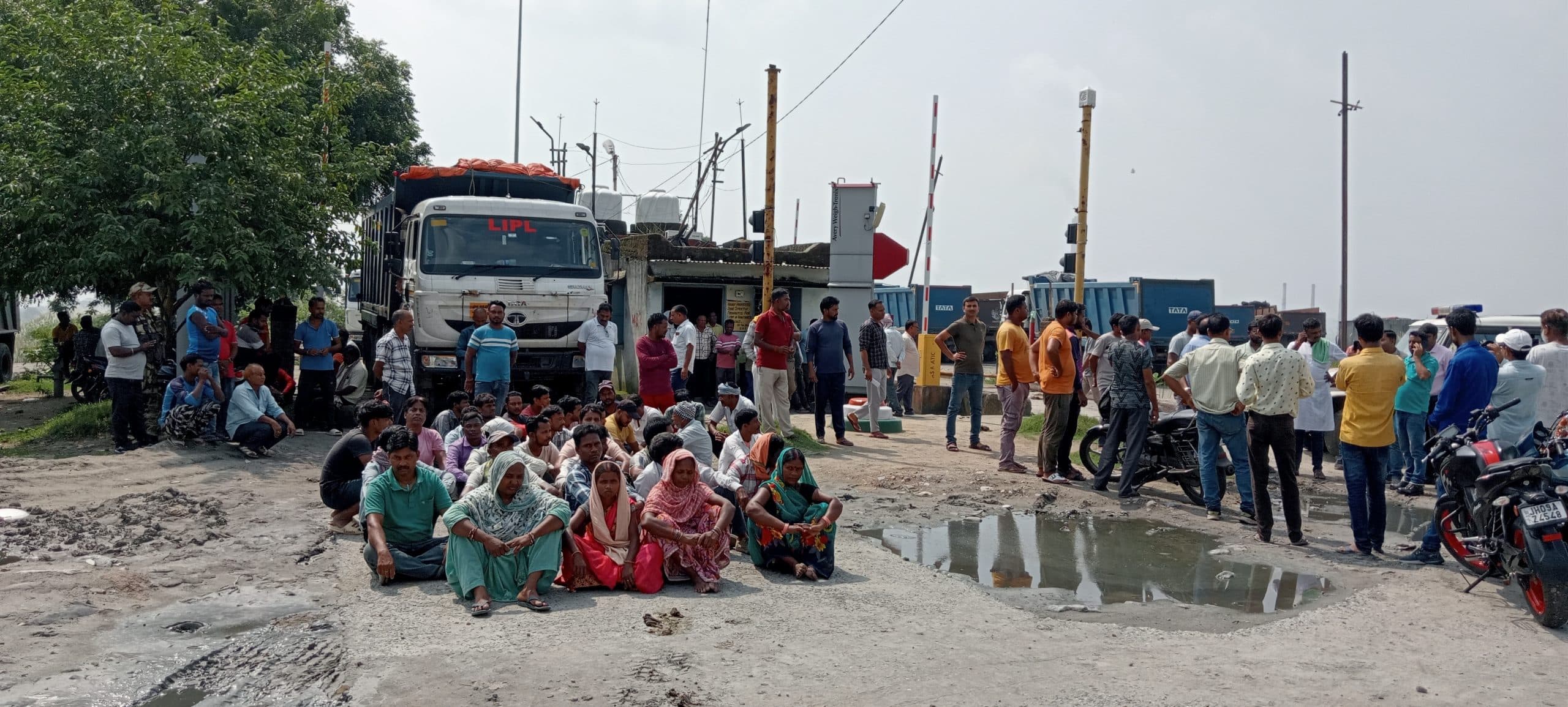 BOKARO NEWS : पांच दिनों बाद डीवीसी पौंड से छाई ट्रांसपोर्टिंग शुरू