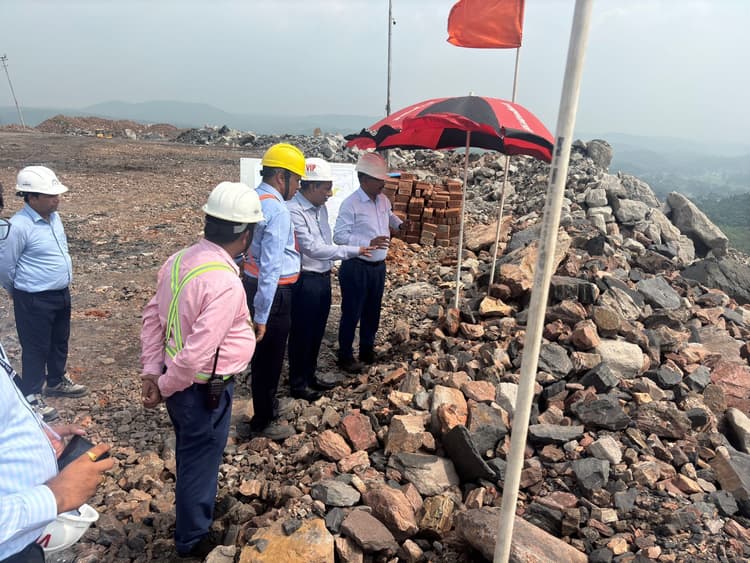 BOKARO NEWS : कोल इंडिया चेयरमैन ने एकेके व कारो माइंस का किया निरीक्षण