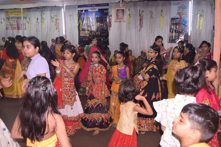 dhanbad news: नवरात्र पर कोयलांचल में गरबा की धूम