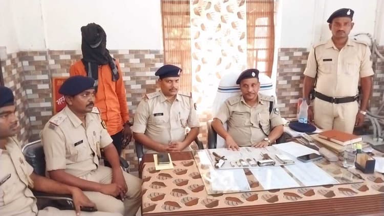 पिस्टल, कट्टा, दो कारतूस व दो मैगजीन के साथ अपराधी गिरफ्तार