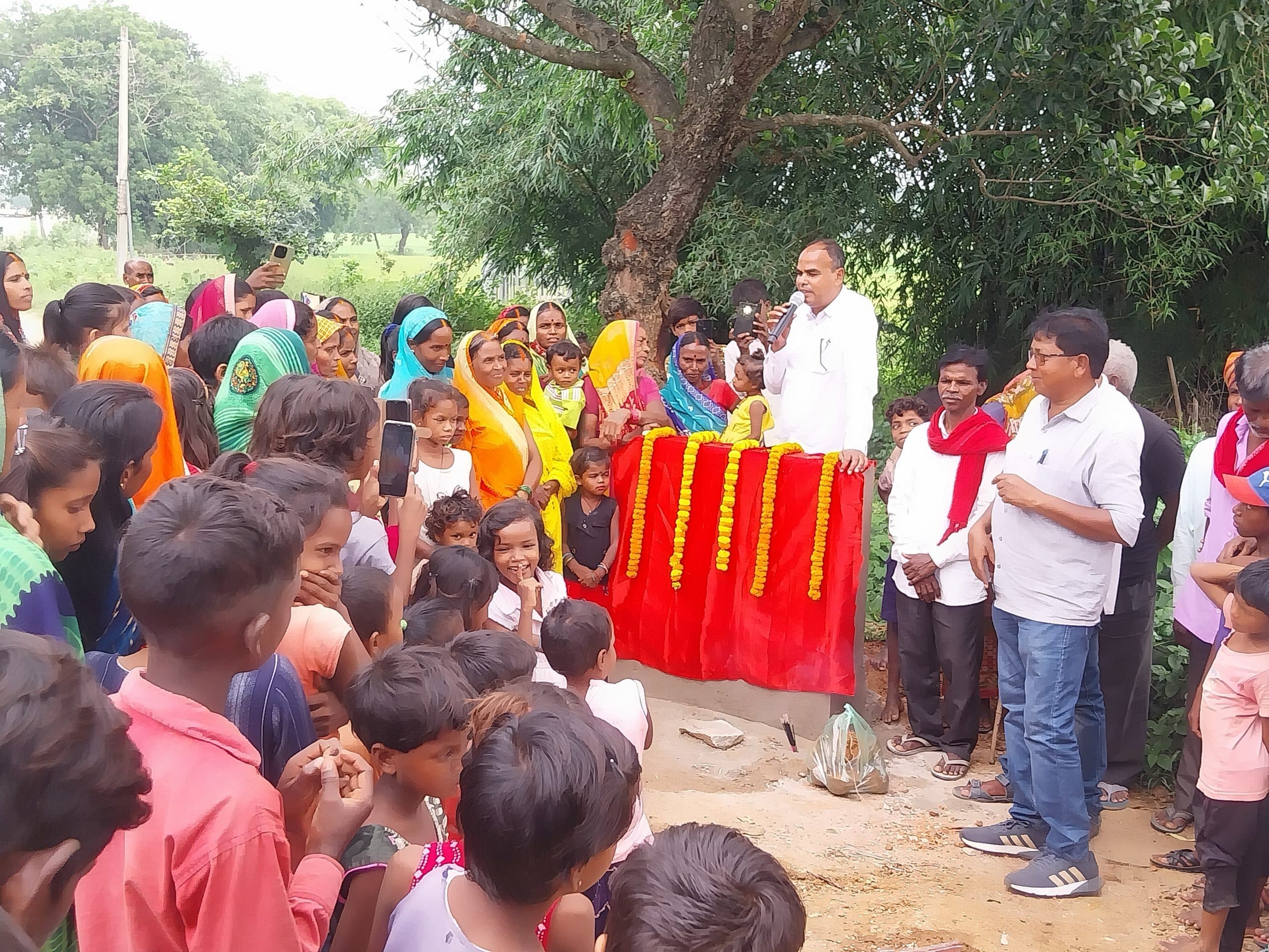 GIridih News: 22 करोड़ से बनने वाली 13 सड़कों का विधायक ने किया शिलान्यास