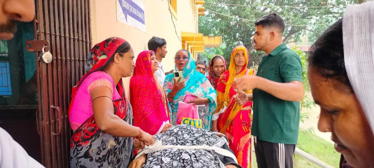 ट्रक की ठोकर से बाइक सवार महिला की मौत