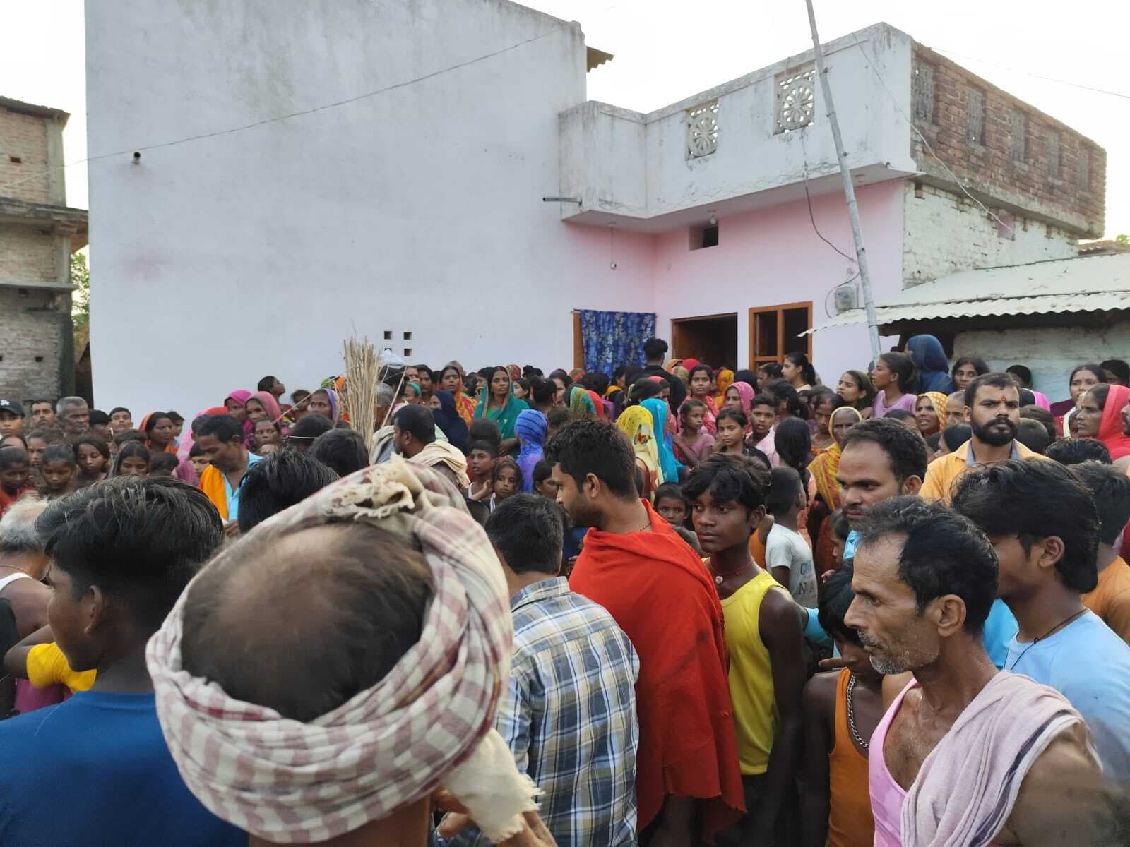 ट्रैक्टर ट्राली की चपेट में आने से किशोर की मौत