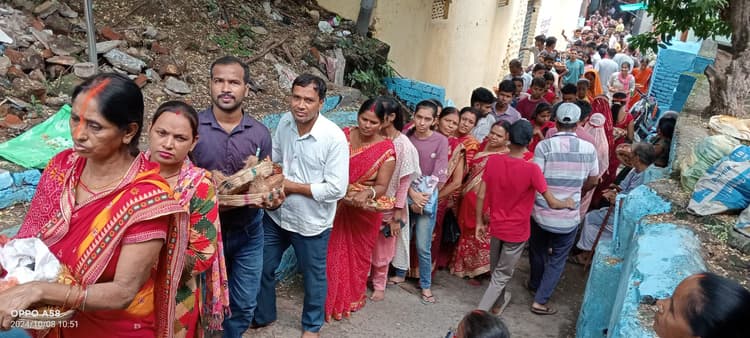 Gaya News : मंगला गौरी मंदिर में दो किलोमीटर तक श्रद्धालुओं की रही कतार