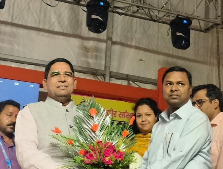गिद्धौर सांस्कृतिक महोत्सव में कव्वाल निजामी बंधु ने बांधा शमा