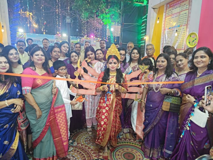 dhanbadnews: पूजा पंडालों का हुआ उदघाटन, माता के दर्शन के लिए खुले पट