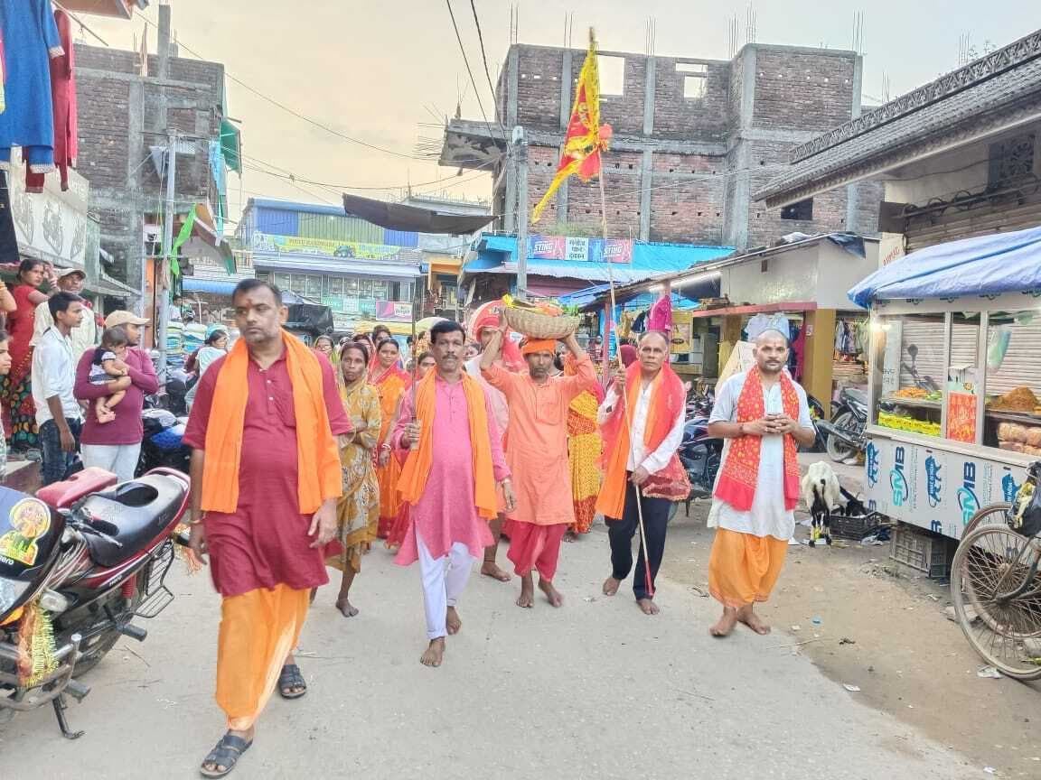 बेलनोउतं पर दिघलबैंक दुर्गा मंदिर से निकाली गयी शोभायात्रा