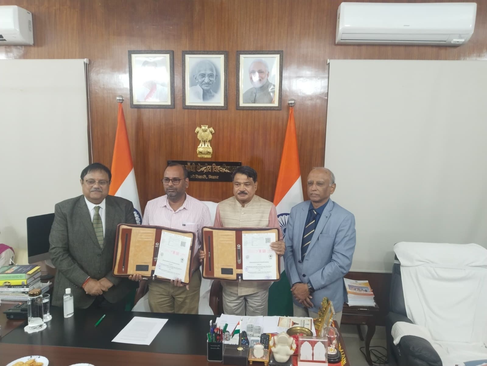 एमजीसीयू व एमआइटी में हुआ एमओयू