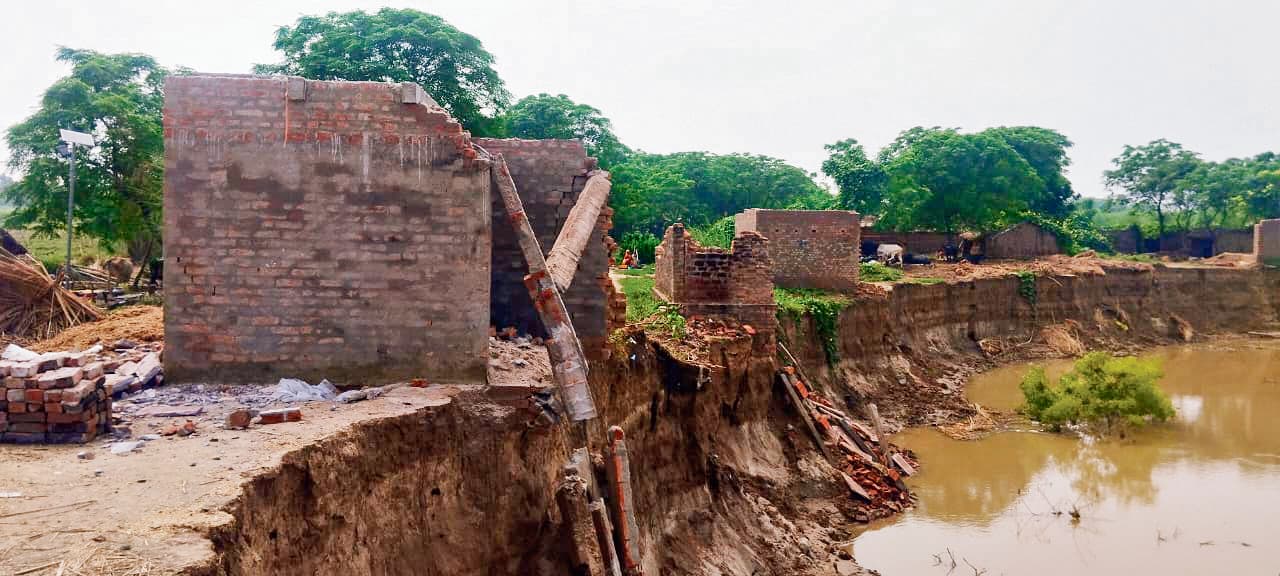 BUXAR NEWS : जब कटाव स्थल यूपी में, तो कैसे खर्च हुए चार करोड़