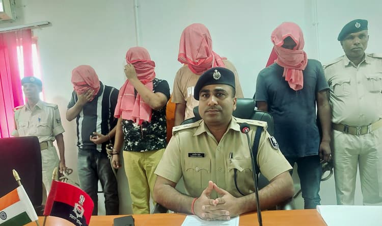 Aurangabad News : अंतरजिला चेन स्नैचिंग गिरोह के चार अपराधी गिरफ्तार
