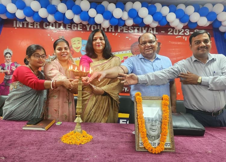 Jayaprakash Narayan''s birth anniversary जयप्रकाश नारायण दलविहीन लोकतंत्र के समर्थक विचारक थे : प्राचार्य