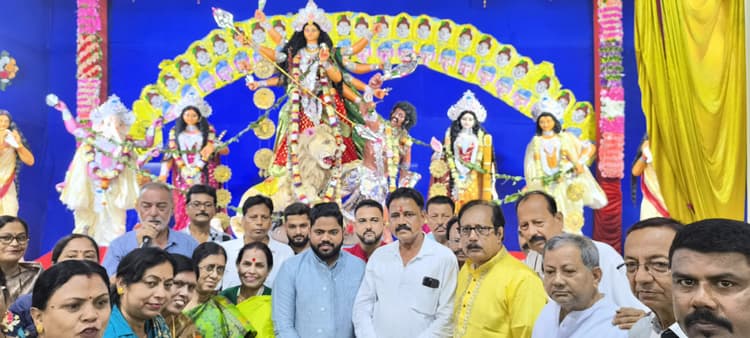 Giridih News:विधायक ने किया सुरो सुंदरी इंस्टीट्यूट का पंडाल व मेला का उद्घाटन